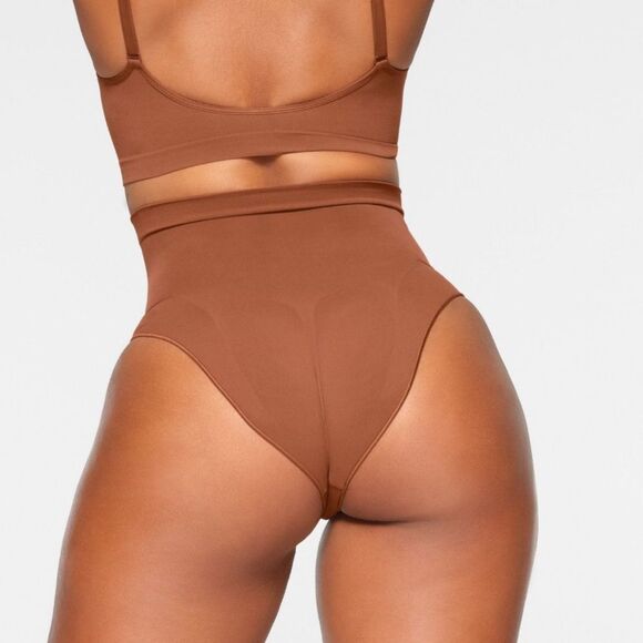 SKIMS SEAMLESS SCULPT MID WAIST BRIEF Bronze XS NWT in packaging - Picture 4 of 9